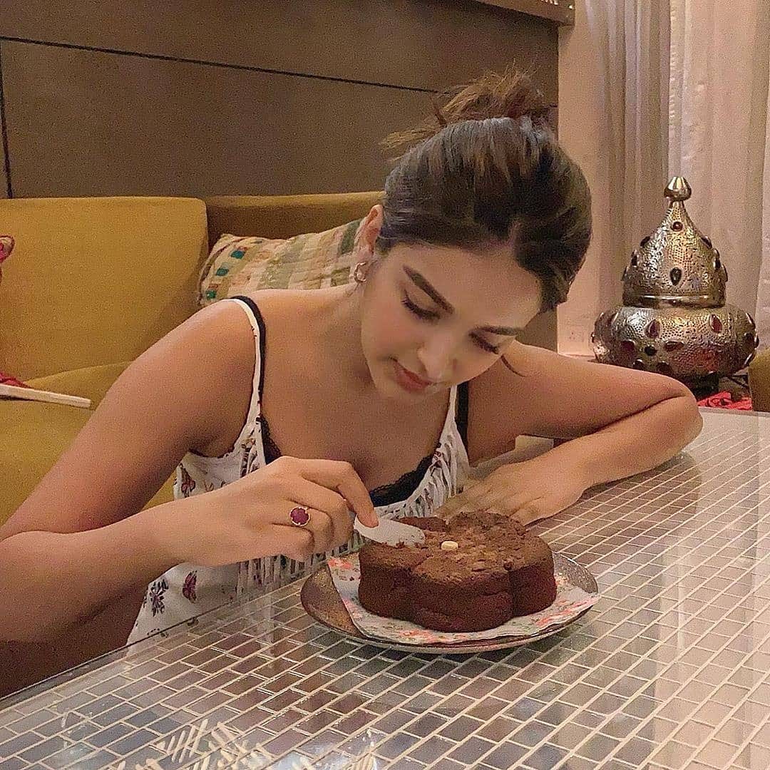 HotActresses2's tweet photo. Beauty @AgerwalNidhhi 
Kindly Follow me 
And Give me a Shout out https://t.co/BvIQNOFjM9