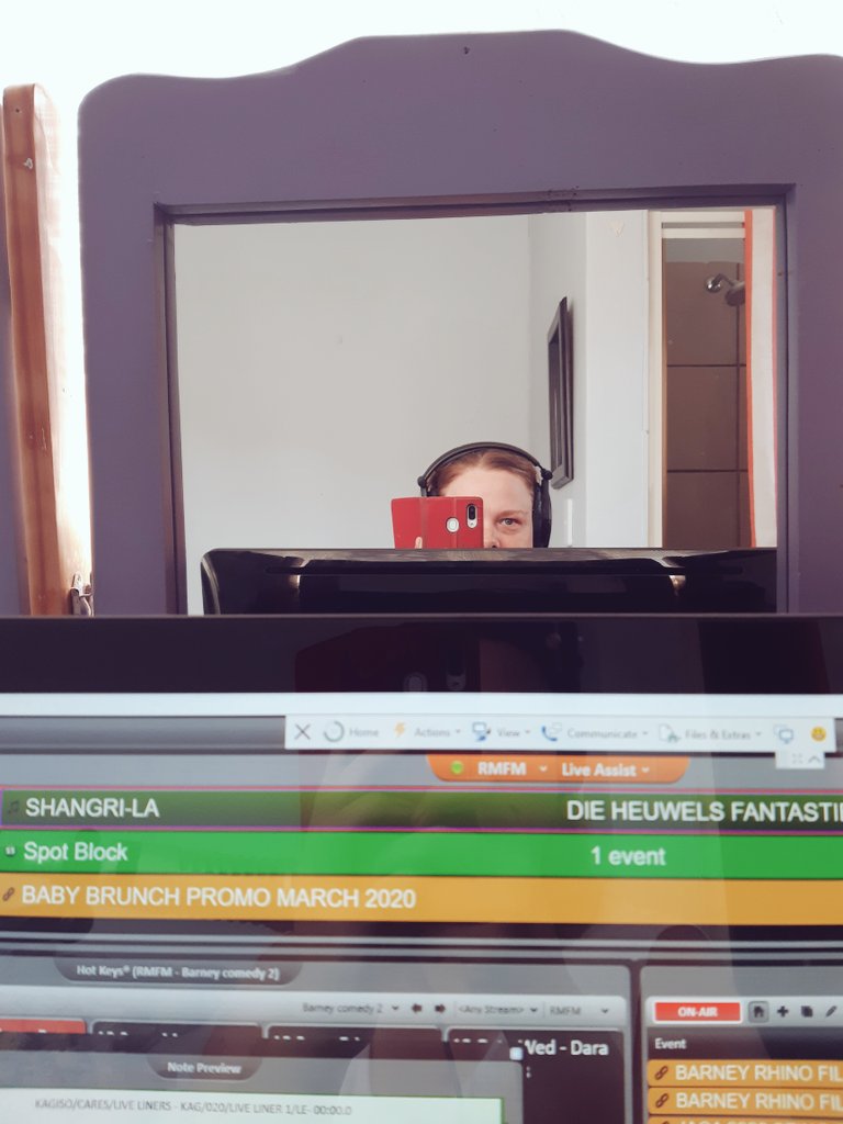 VgSascha's tweet photo. When the only table you have in your room is a dressing table😁 my view for the day. #mirrorselfie #fromwhereisit #radiowithadifference https://t.co/cAZubVCiEi