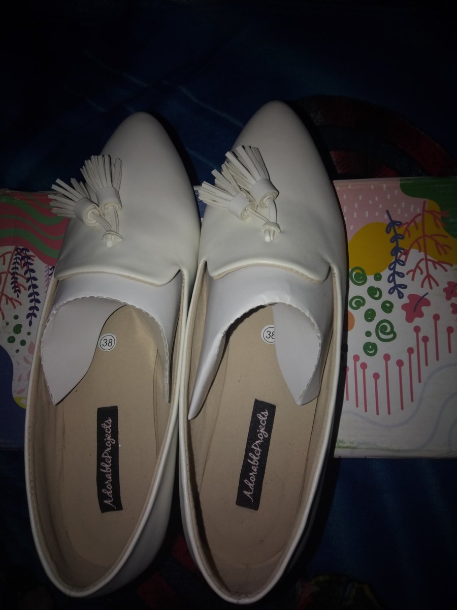 Candellana's tweet photo. @womanfeeds Maaf oot. Aku mau jual flatshoes dr adorable sz 38 belum pernah dipake, di aku kekecilan:( yg mau dm ya https://t.co/PxwdawEpU9