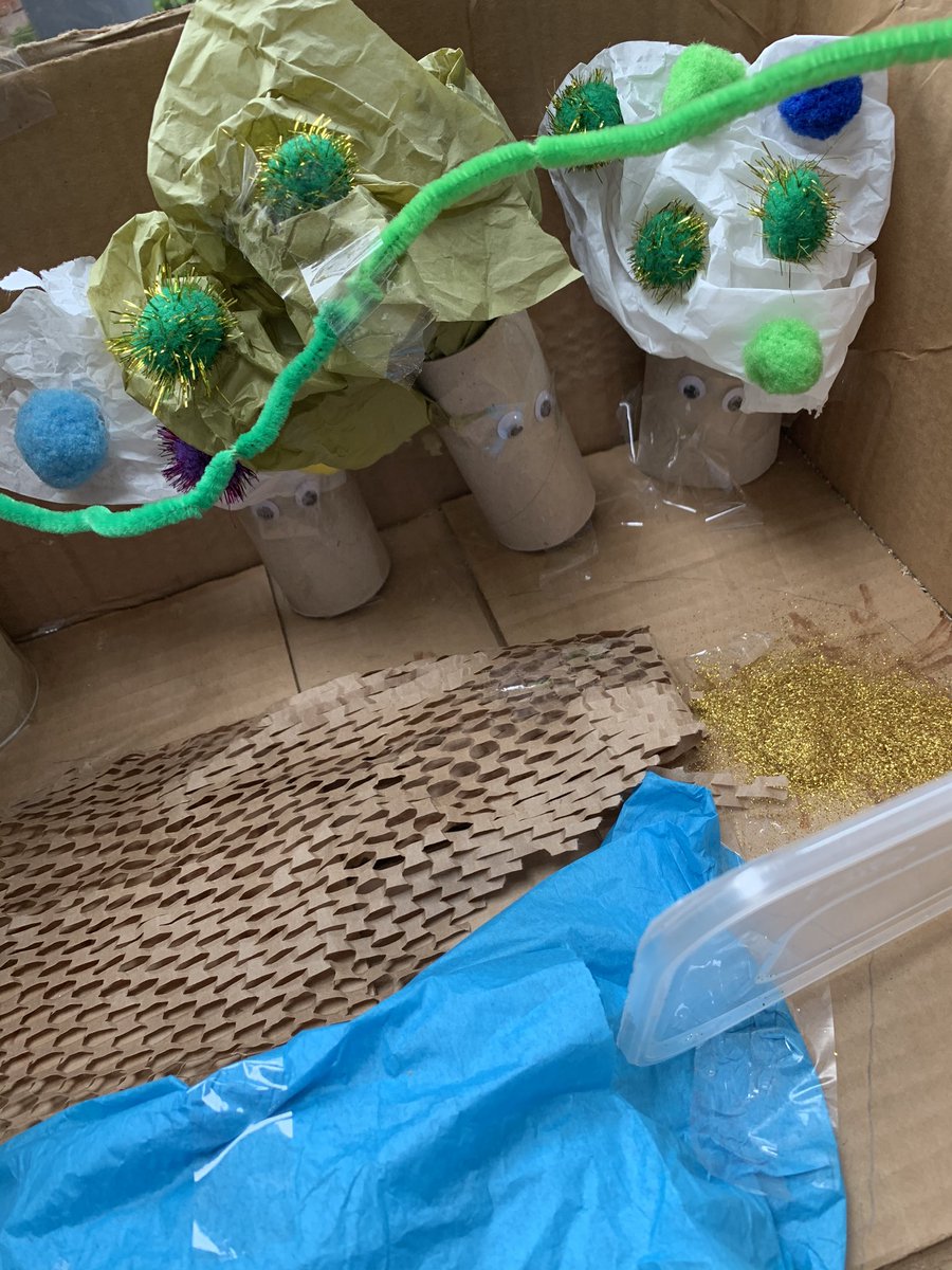 parkavecomms's tweet photo. @SeymourParkEYFS Game of Bones level two! Slightly more sparkly thanks to Herbie’s addition of the glitter ‘quicksand’ 🤩 Still no winners other than Wilf though 😆#ROG #gameofbones #dinodana #homemadegame https://t.co/AXzBgyWW2p