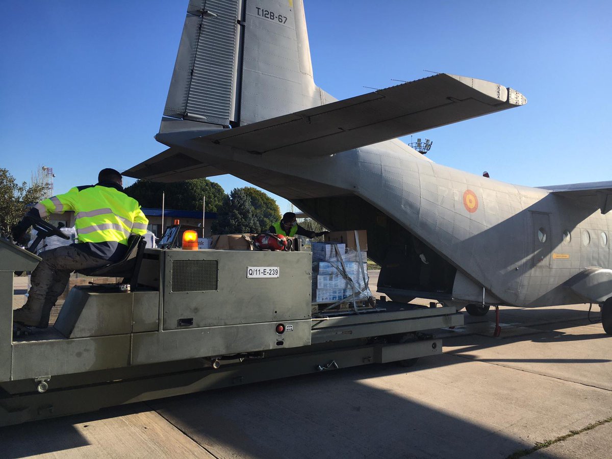 EjercitoAire's tweet image. Un #Aviocar del #Ala37 traslada desde #Villanubla #Valladolid hasta la base aérea de #SonSanJuan #Mallorca #Baleares material sanitario para luchar contra el #COVID19 
#EsteVirusLoParamosUnidos