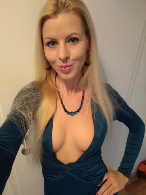 Thank you for all the lovely wishes yesterday :-* I am 35 now, wow! https://t.co/S7EyKihTSa