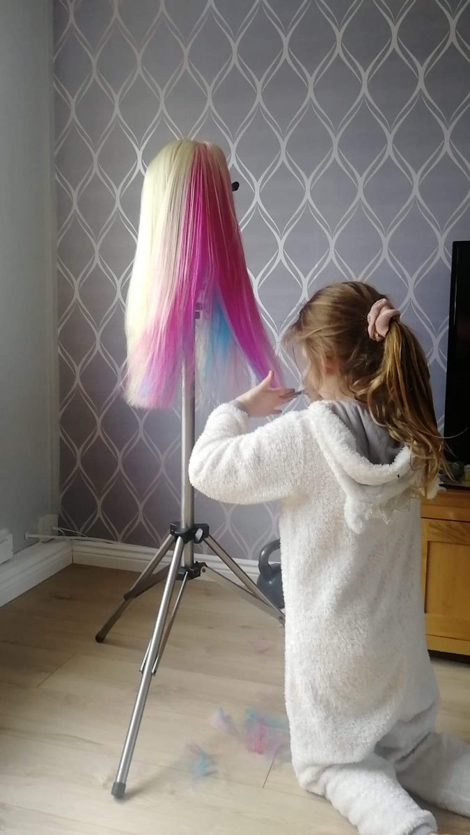 susanpatrick's tweet photo. @ThornliePrimary  Emilie learning young 😀✂️ https://t.co/BKM5EQNGHY