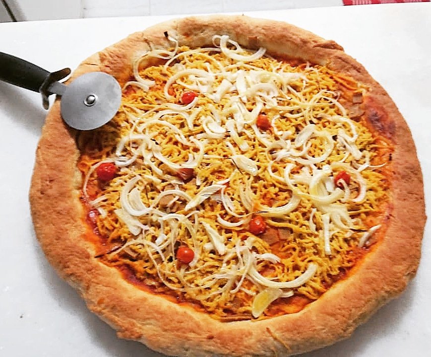 80_WATTS's tweet photo. Nossa, comi muito no café da manhã. Vou só fazer uma pizzazinha pra aguentar até o almoço. #dietadoisolamento #comercomer #nhacnhac https://t.co/BETuf3I6Yq