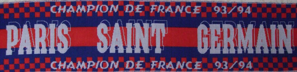 スポーツグッズマニア 本日オススメの一品 パリ サンジェルマン マフラー フランスの名門パリ サンジェルマン の1993 1994シーズン優勝記念マフラーです 本拠地のパルク デ プランスにて入手 アクリル製 中古品となりますが美品です パリ