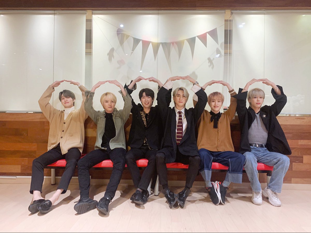 TARGET7_K's tweet photo. #오늘의타겟 
🎉TARGET 800 Days🎉

팔 : 이 떨어질 정도로💪🏻
백 : 년 만 년🕛
일 : 편 단심 '워니'다❤️

#TARGET #타겟
#안방1열 #타겟하세요 https://t.co/8idViwHwBZ