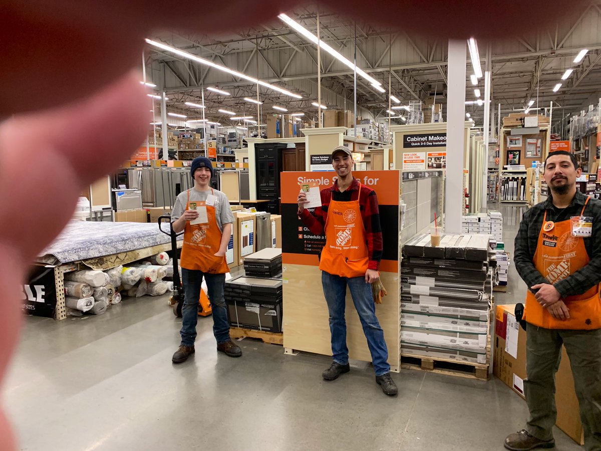 Jqphoto1's tweet photo. Recognizing two stellar associates for their commitment to doing the right thing and striving to always do more! #pnw4thewin #frttm #thd4010 #SocialDistancing #thd #pnw @blkubes @bamanda1214 @JoshuaCrocker3 @RobPacNW https://t.co/h9bjXhl5Sz