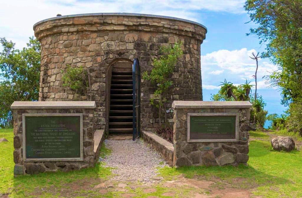 World’s View This is the highest point which can be driven to in Zimbabwe, and because of the high altitude it gives you stunning views of the ‘world’ from the top. You can have a perfect hiking experience, site seeing, a date with nature, sundowners & picnic here in serenity.