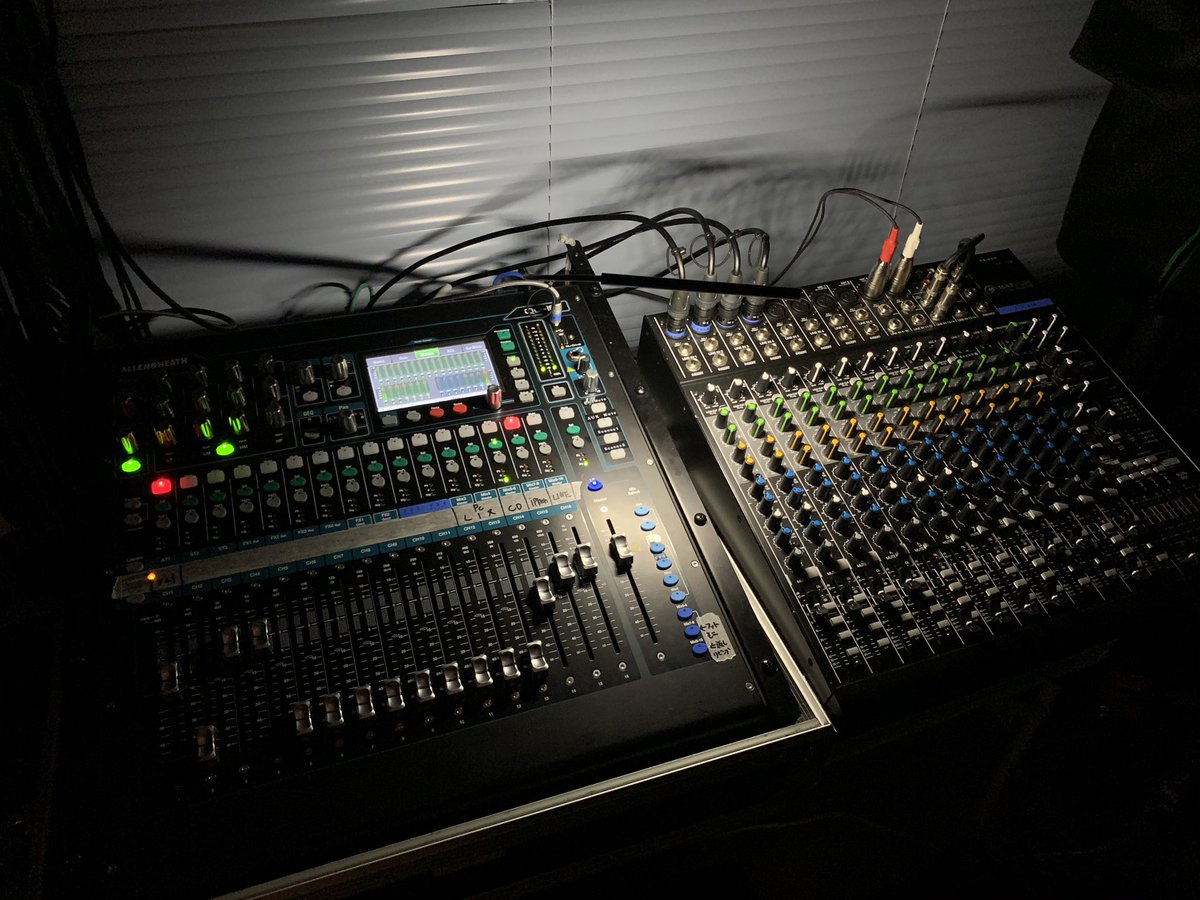 PA33340908's tweet photo. Mackieさんにはお世話になっております！1642VLZ4を小中規模、予備卓で使用しています。
58との相性もGoodです👍 https://t.co/eSxQwb0nPE