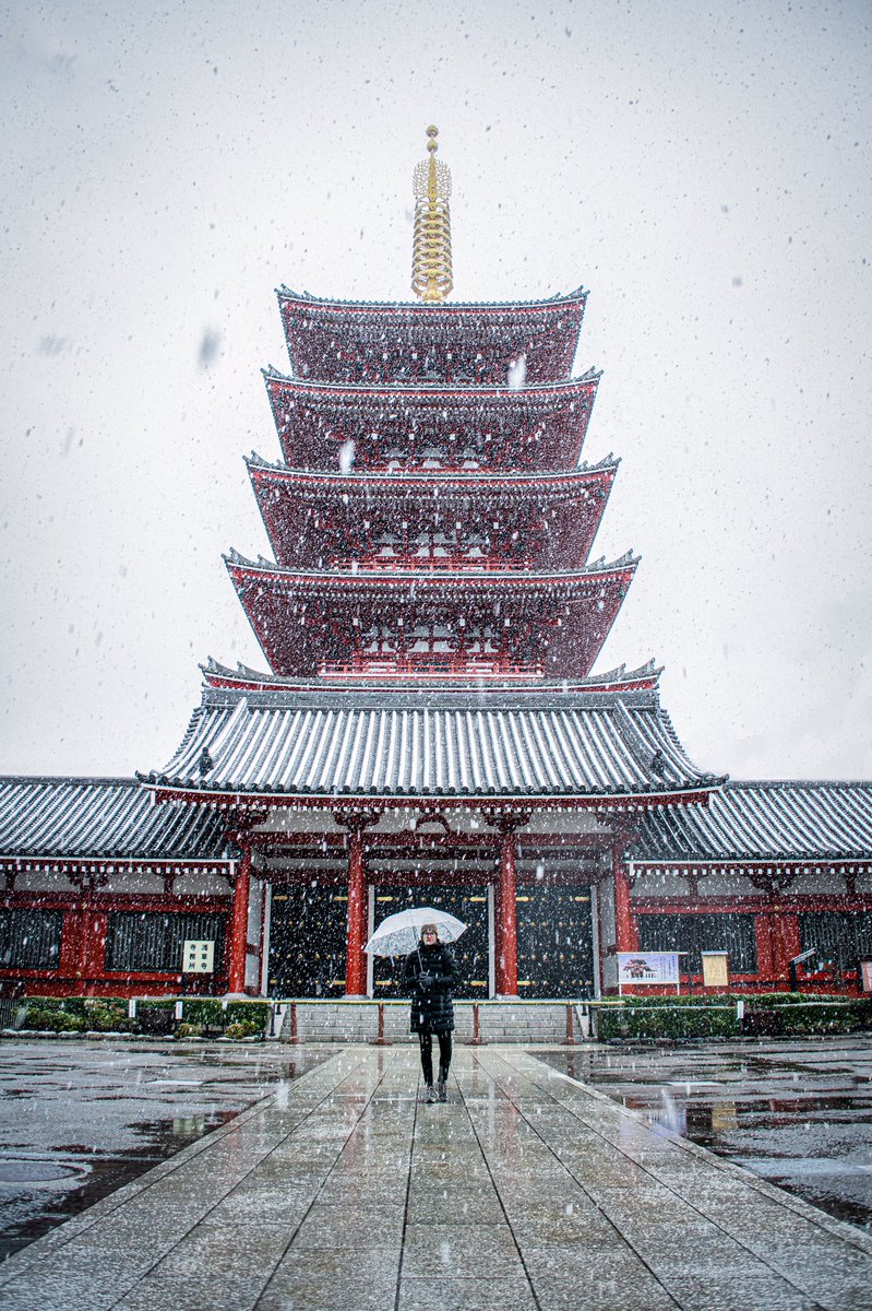 maaikeandtakeru's tweet photo. Staying inside is so much easier when the weather is bad or when it’s snowing ❄️⛄️😂 https://t.co/EOil12Ajwg