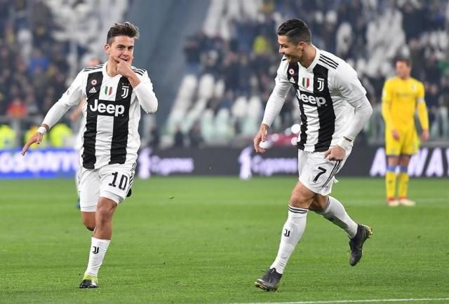 EstrellaOnline's tweet photo. Paulo Dybala reveló que le dijo al portugués Cristiano Ronaldo, su compañero de equipo, que en el país austral lo odian "un poco" por "su forma de ser" y de "caminar" https://t.co/asEfPGmVow https://t.co/iVghEk1tDI