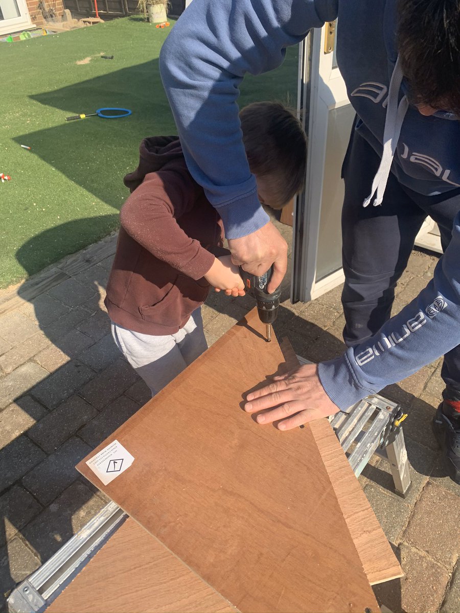 stacychapman84's tweet photo. @ManorsidePoole  a few things tommy has been doing.
Helped daddy make a bike stand so he could exercise next to us in the gym https://t.co/fel81OkyTL