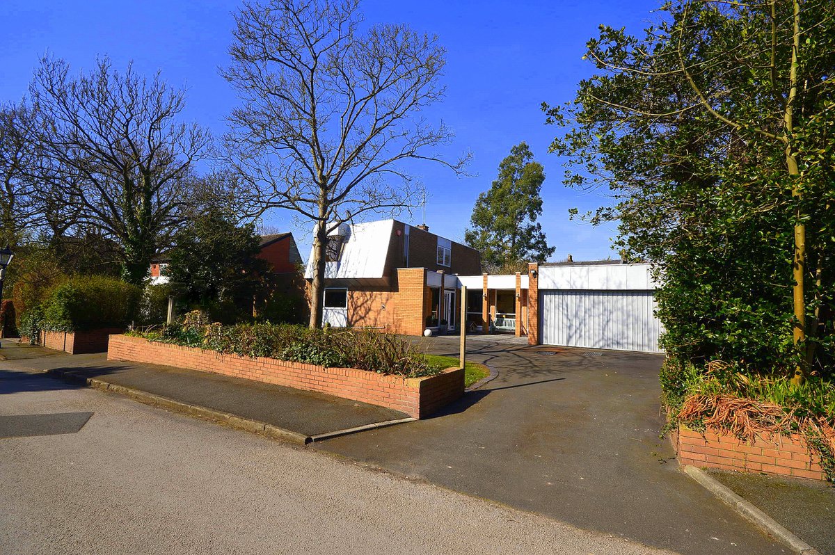 Venmore_Homes's tweet photo. Stunning Architecturally Designed Detached ❤️ L19
.
▫️ Five bedroom detached family home
▫️ Located in the heart of Cressington Park
▫️ Private landscaped rear garden
.
📸 To See Further Images and Details Search for ‘Salisbury Road' on our Website (Link in Bio) https://t.co/5k8sqG2twJ