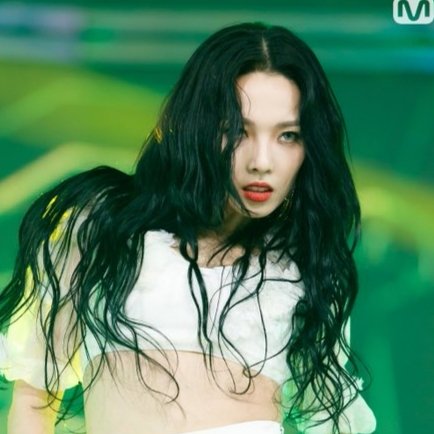 Somin pls post this iconic gif bcs all I have is this low quality shot 