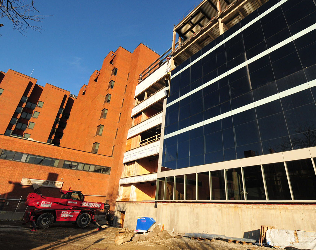 BostwickDesign's tweet photo. Progress continues on the New Patient Care Tower at @upmc Hamot. These pictures were taken on March 26. The exterior curtain wall is nearly complete! PCT will have 64 ICU rooms with 25 of them being Isolation Rooms.
#bostwickdesign #design #build #partnership #healthandwellness https://t.co/bmmszFduRp