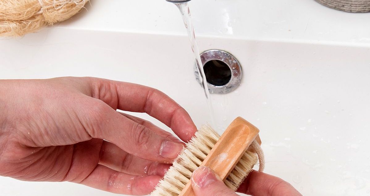 Wash your hands thoroughly with soap and water for at least 20 seconds to prevent the spread of coronavirus.  Household hygiene is important too.  Find out more in our pratical guide to coronavirus.  greenscents.co.uk/coronavirus-ad…
#staysafe #coronavirus #stopthevirus #WashYourHands