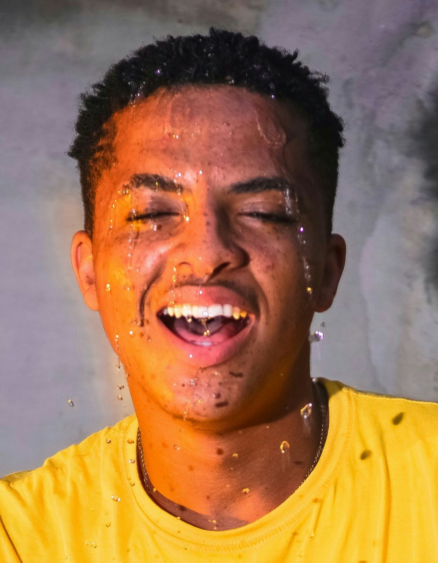 Starpictures4's tweet photo. Hey guys ✋🏽✋🏽 how are you keeping up on the day3 of the lockdown hope you are still washing your hands ?? If possible wash your face also JustSTAY SAFE

Model:Leo Samuel
#COVID19 #NDCD #dangote
#Lockdown #lockdownphotography #indoorediting #stilllifeimage #photography #starimages https://t.co/cuRztK5enU
