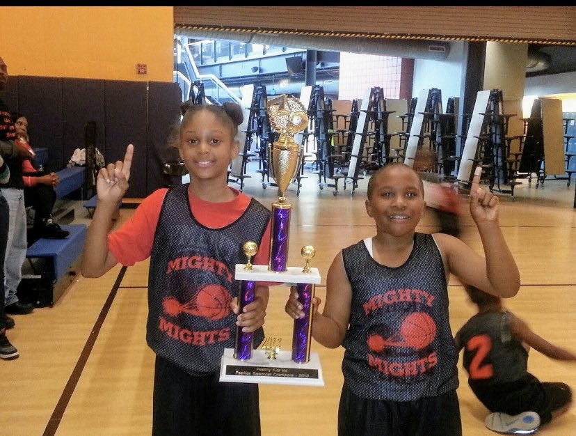 LisaDBryant1's tweet photo. 5 years ago I was still coaching and enjoying every minute with my kids. Ruby and her band of brothers #ThursdayThrowback #MM4Life https://t.co/fZxuGYjbQT