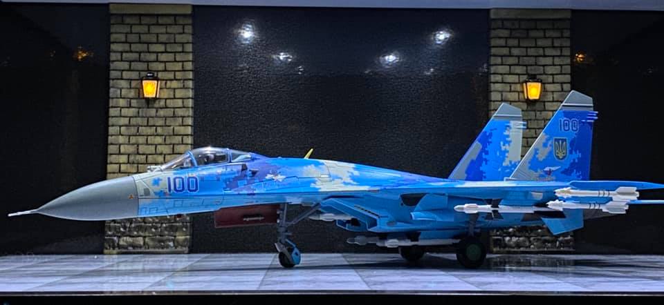 驚きの安さ 1/72 フランカーウクライナ空軍 Su-27 www.sanagustin.ac