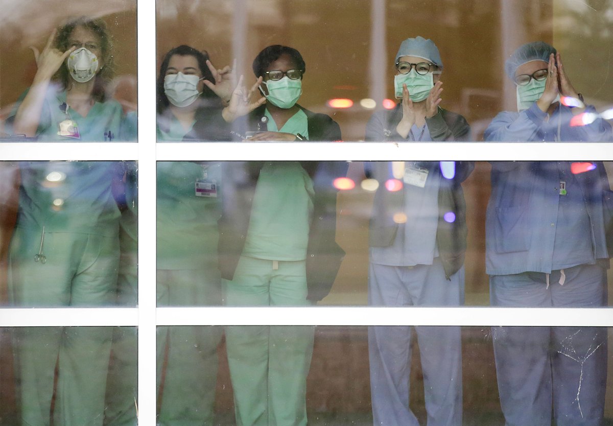 mikesimonsphoto's tweet photo. Thanking medical personnel in #owasso for their work during the #covid_19 outbreak as part of #headlightsforhope more at https://t.co/tOLdJgYzcd #coronavirus #tulsa #heroes @tulsaworld https://t.co/BdBHRuyi5U