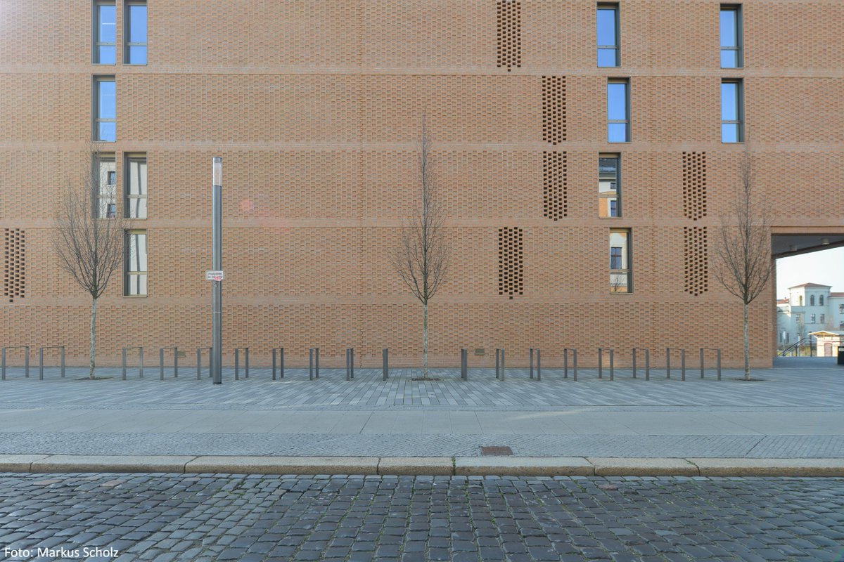 UniHalle's tweet image. Egal, wie wir es drehen und wenden: Auch der Steintor-Campus ist ein #emptycampus.