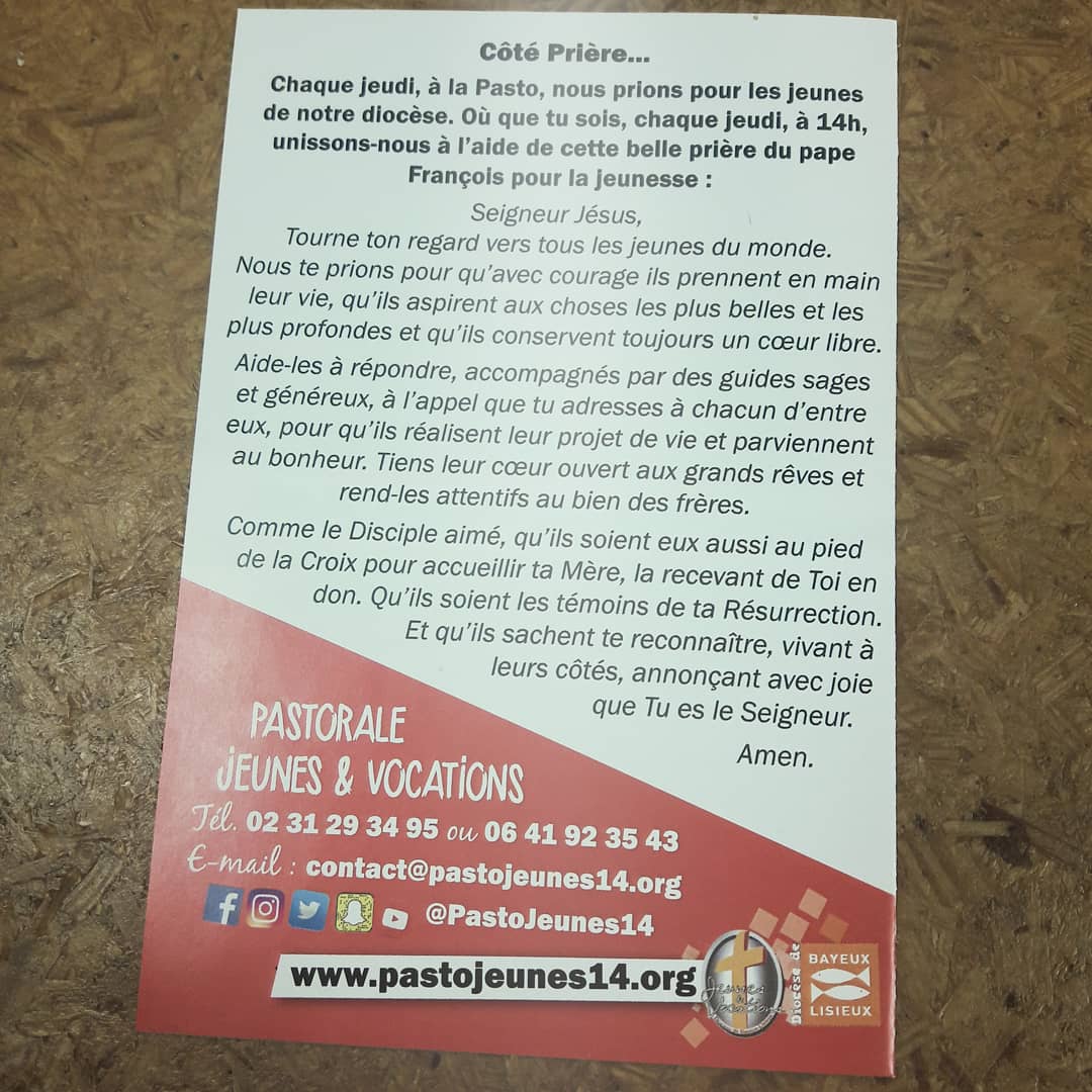 PastoJeunes14's tweet photo. Le coin prière de Stéphanie à l'heure où nous avons l'habitude de prier pour les jeunes !
#defi #defispastojeunes14 #defis2 #spi #coinpriere #prierehebdomadaire https://t.co/oEr6yfDV91