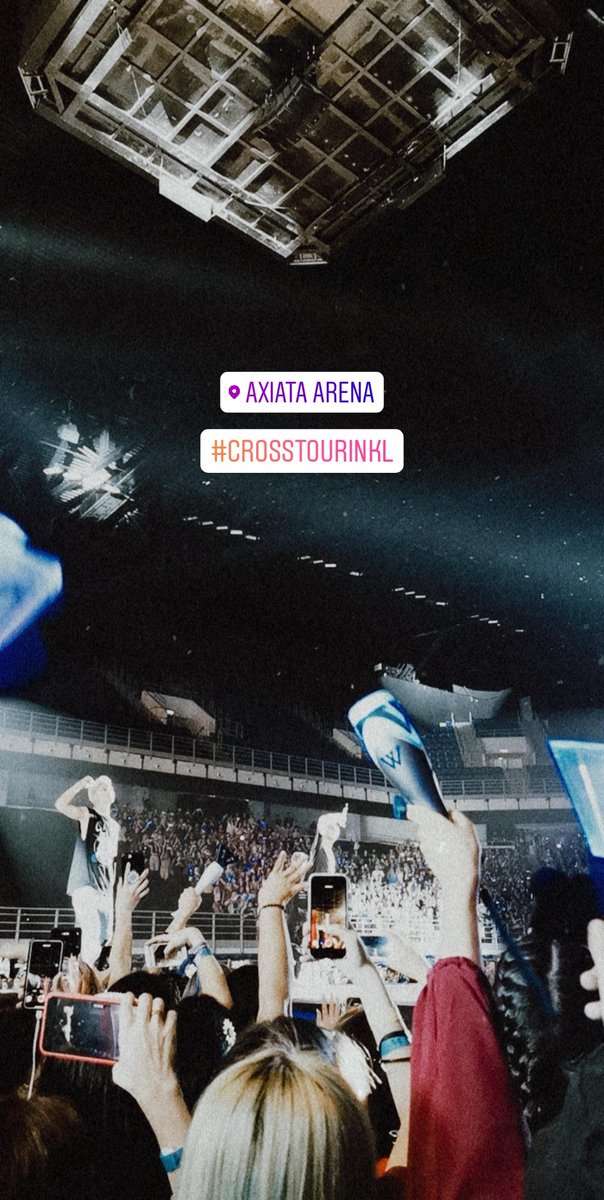 msiakpopfans's tweet photo. I am challenging Kpop fans to post a photo you've taken at any Kpop concerts in Malaysia. The only thing is that you DON'T appear in it. Just a pic, no caption. Let's flood our TL to ease this isolation. Copy this, post a photo(s) &amp; let's attend concert virtually in Malaysia! 🇲🇾 https://t.co/9Ebx3qhRru