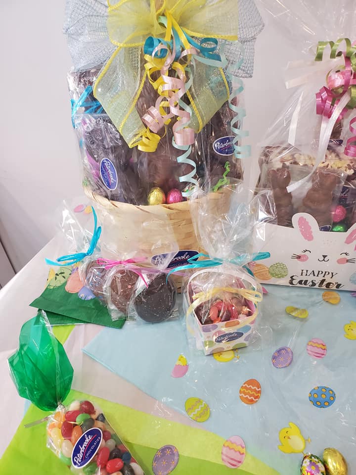 AmeliaIsland's tweet photo. As hard as it is to believe, Easter is just around the corner! For a limited time, @PeterbrookeAI is offering free delivery on #AmeliaIsland. Call (904) 277-0162 to place your order today!
#SupportLocal #ShopLocal #WereInThisTogether #StaySafeSupportLocal #NassauCounty #Florida https://t.co/FqmPzIBHpn