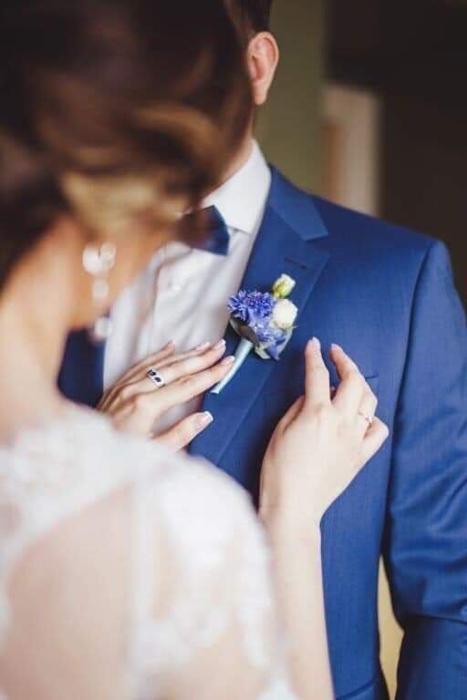 يامنتهى الغايه وذوق المشاعر
يااروع شعور بحياتي قريته
لي قلب مجنون ولي روح شاعر
وفيني عقل لولاك مني خذيته
 #قروب_الاساطير_للدعم
#قروب_دانه_سهام_للدعم