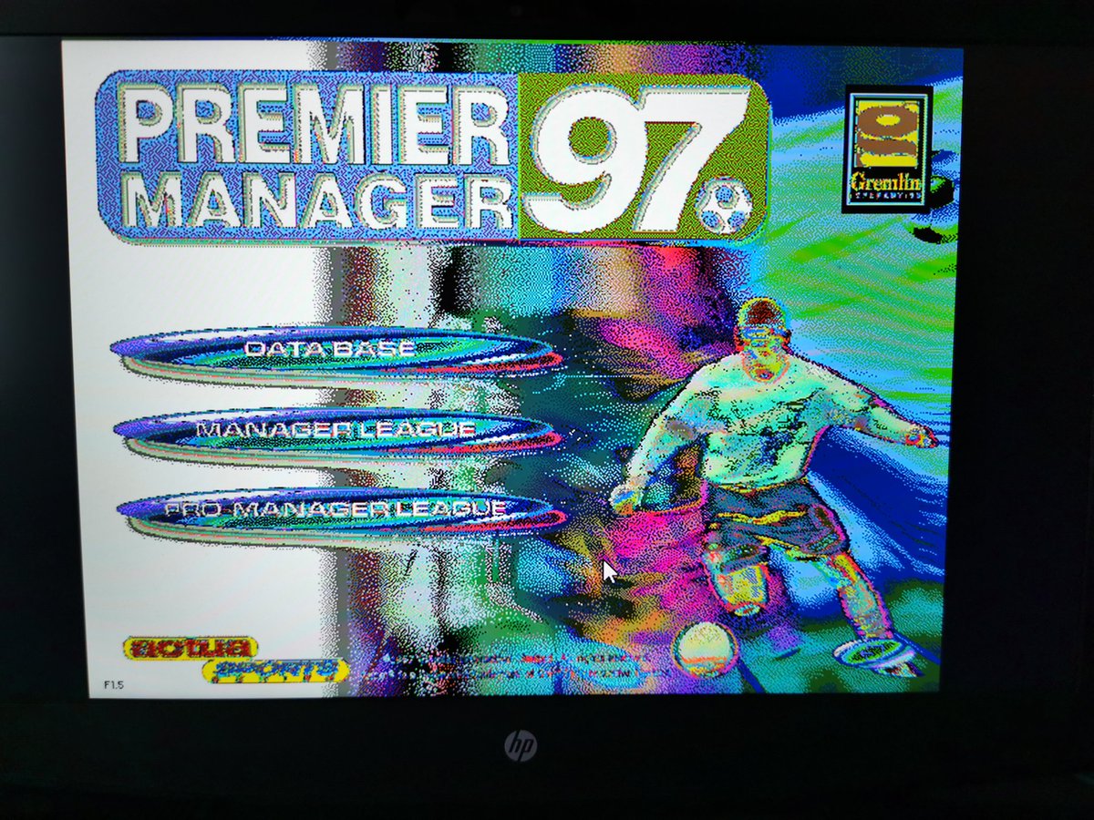 simke33's tweet photo. Premier manager 97 mi se ovako pokreće na Windows10 OS.

Ima li neko ideju kako da rešim ovo sa rezolucijom i bojama? https://t.co/OsRqBVykhV