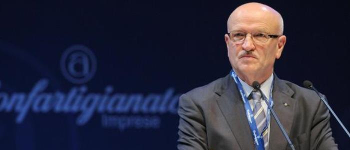 confartigianato's tweet photo. Il Presidente @GiorgioMerletti in una lettera inviata al Premier @GiuseppeConteIT: "Liquidità immediata alle #pmi per evitare che da emergenza sanitaria si passi a emergenza sociale".
Le proposte di #Confartigianato: https://t.co/BHrffKX8Aj https://t.co/QcwUkh2HbL