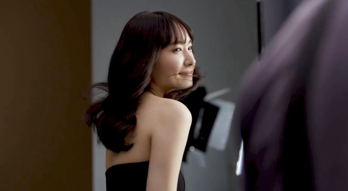 優 در توییتر 昨日は黒衣裳 今日は白衣裳 衣裳の色が見事に対比 19年8月号のvoceが再来したのかと 思いました 雪肌精 ビオリス Voce 新垣結衣