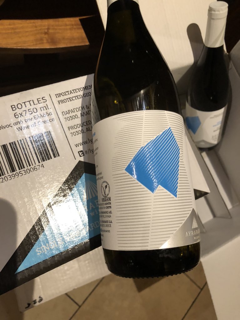 It’s back in just now !! The Assyrtiko from Crete ( that’s in Greece Gaz🙄@MichaelsCoDub ) it’s called Voila . Dry, mineral and flinty... think scallops from <a href="/cavistons/">Cavistons Food Emp.</a> or white asparagus from the Punnet in Glasthule <a href="/AnthonyRobineau/">Anthony Robineau</a>