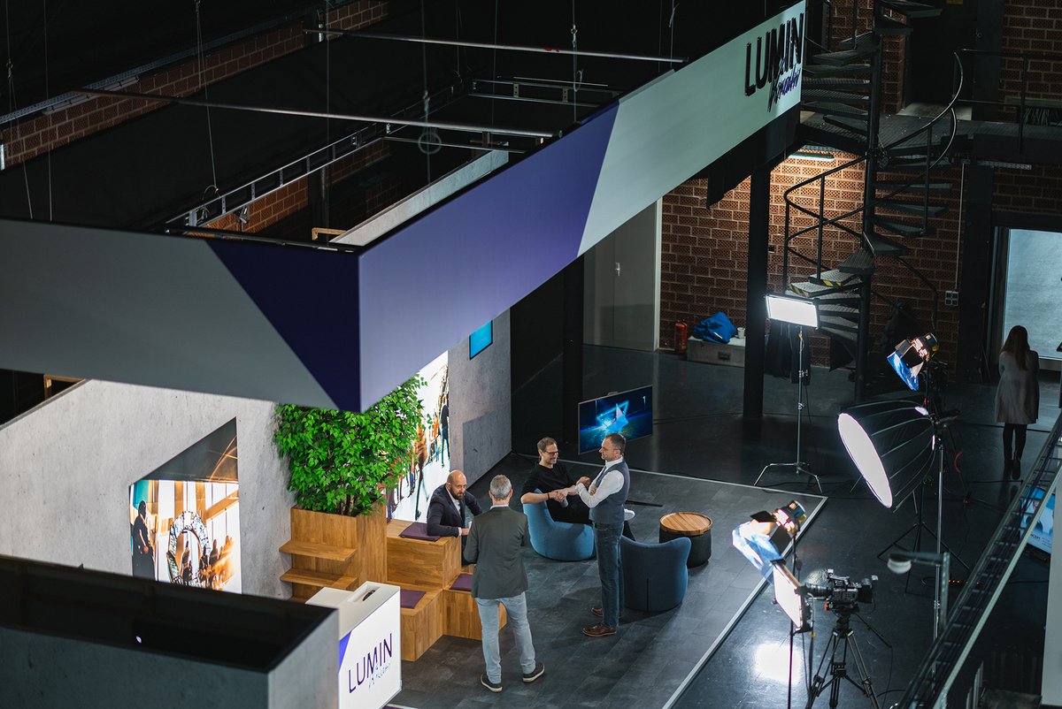 Mojsie's tweet photo. So geht die digitale #Messe ‚Home Fair live‘ schreibt @antriebstech unter: https://t.co/JTHrUHO0w0
#livestream #studio #streaming #homefair #präsentationen #publicrelations #storytelling #Corona https://t.co/hE8PyCPqNF