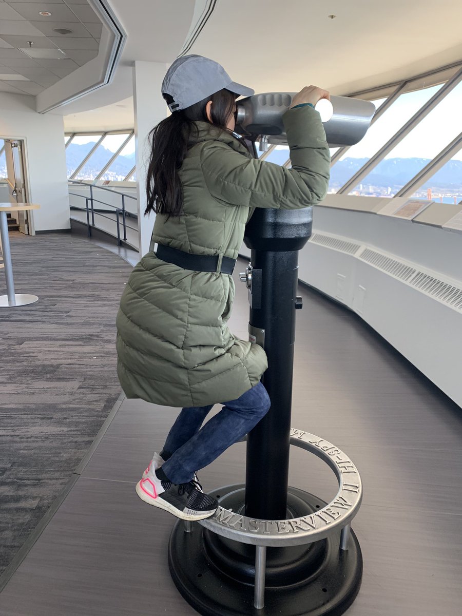 カナダの思い出🇨🇦

#part1
#pinkalley
#steamclock 
#vancouverlookout
#1年前私が留学期間中にプチ旅行に行った場所
#1年後また行けるとは思わず
#展望台の双眼鏡を見てる梨花を撮る私
#どんな体勢？！
#面白くて撮っちゃった😝
@rika_kihira