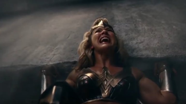 They're in pain, push their bodies to their limits, and overall, are heroic af. So I fail to see how Zack Snyder sexualized these women exactly, in fact, the Amazons' scenes are part of the few moments worth watching in Justice League *shrugs* Anyway.