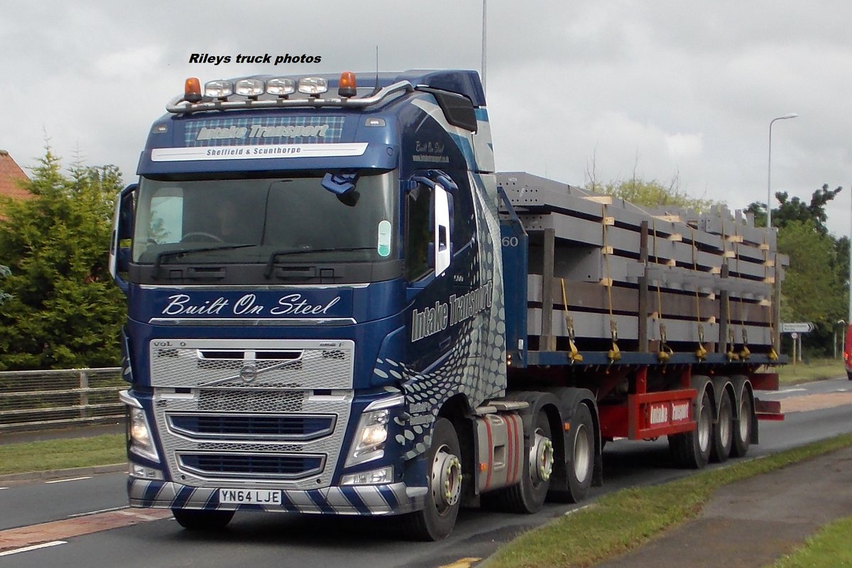 sriley165's tweet photo. Volvo FH truck & load intake transport @VolvoTrucksUK @TrucknDriver #volvo #volvotruck #photography #intaketransport https://t.co/UbD0pXX8ib