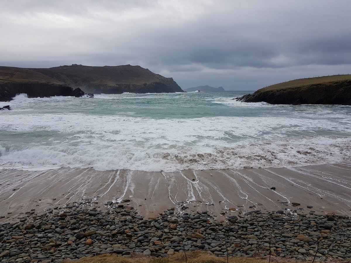 lizlimerick1's tweet photo. My last trip from a few weeks ago before lockdown; headed to the #dinglepeninsula; climbed #MtBrandon and came back in via the marathon route taking in a few stops, @wildatlanticway @DinglePeninsula #MtBrandon #dunquinpier #winestrand #lovemycountry 🇮🇪🇮🇪💚 https://t.co/SkpXNv2kwn