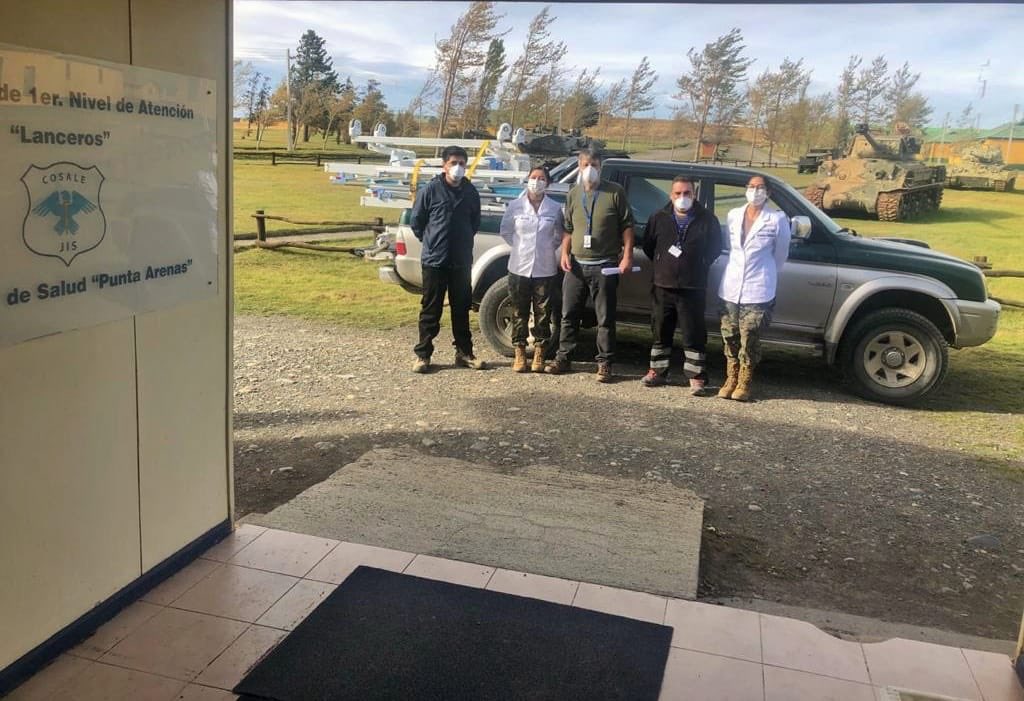 Destacamento Acorazado N°5 "Lanceros" entregó catres clínicos, porta sueros y colchones al Hospital Dr. Augusto Essmann Burgos de #PuertoNatales para dependencia destinada a pacientes afectados por #COVIDー19 , y ayudar a descongestionar el sistema de salud. #EjércitoTeCuida
