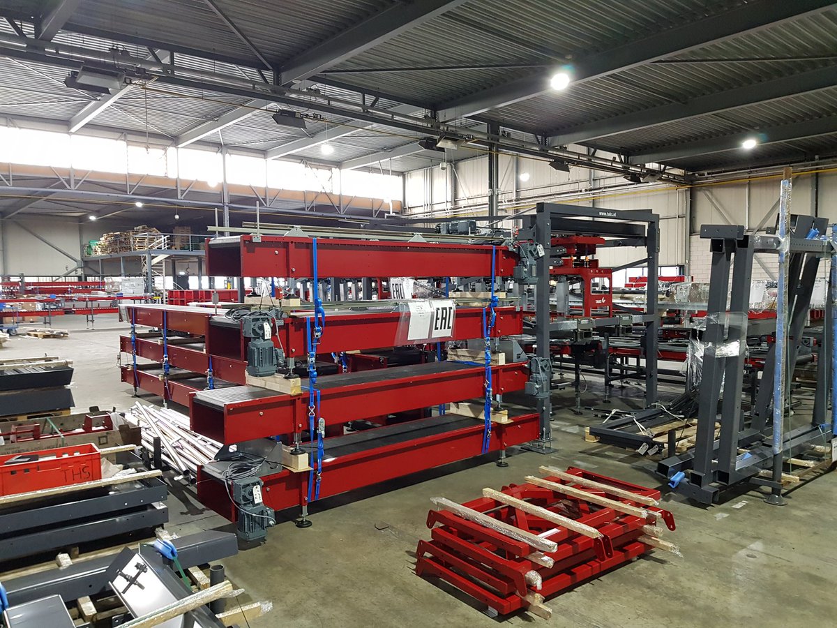 Takstuinbouw's tweet photo. De afgelopen weken hard gewerkt om alle machines voor onze klanten toch klaar te hebben voor transport. De oogst komt eraan en we doen er alles aan om ze te helpen om de installaties klaar te hebben ondanks deze moeilijke tijd. Samen met leveranciers en personeel lossen we het op https://t.co/xPSRXmQAir