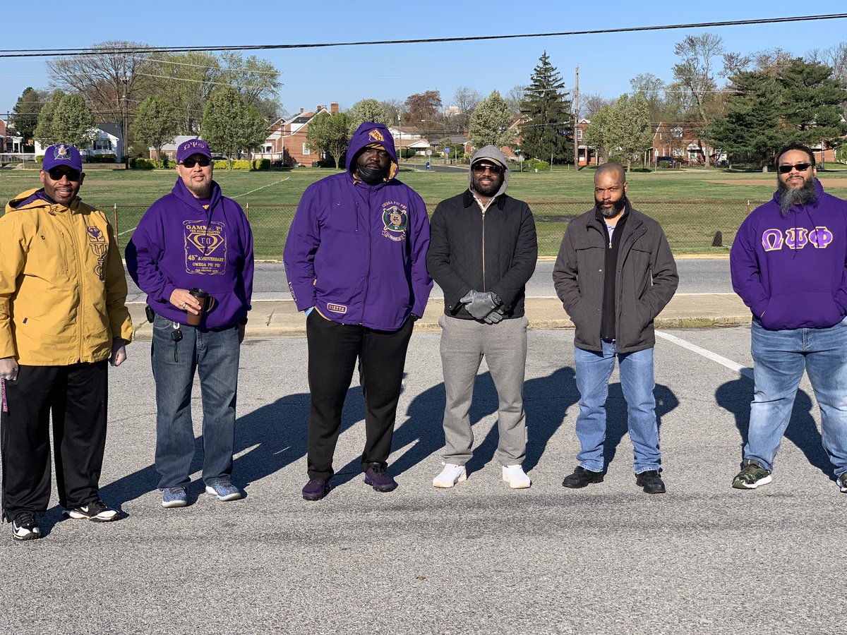 Dr_Ed_Ryans's tweet photo. The Men of @GammaPiQues supporting Chromebook Distribution at @SuitlandHigh1    Thank you for your support! #beltwayques #thesuperchapter #omegapsiphi https://t.co/xwW1ClZhQK