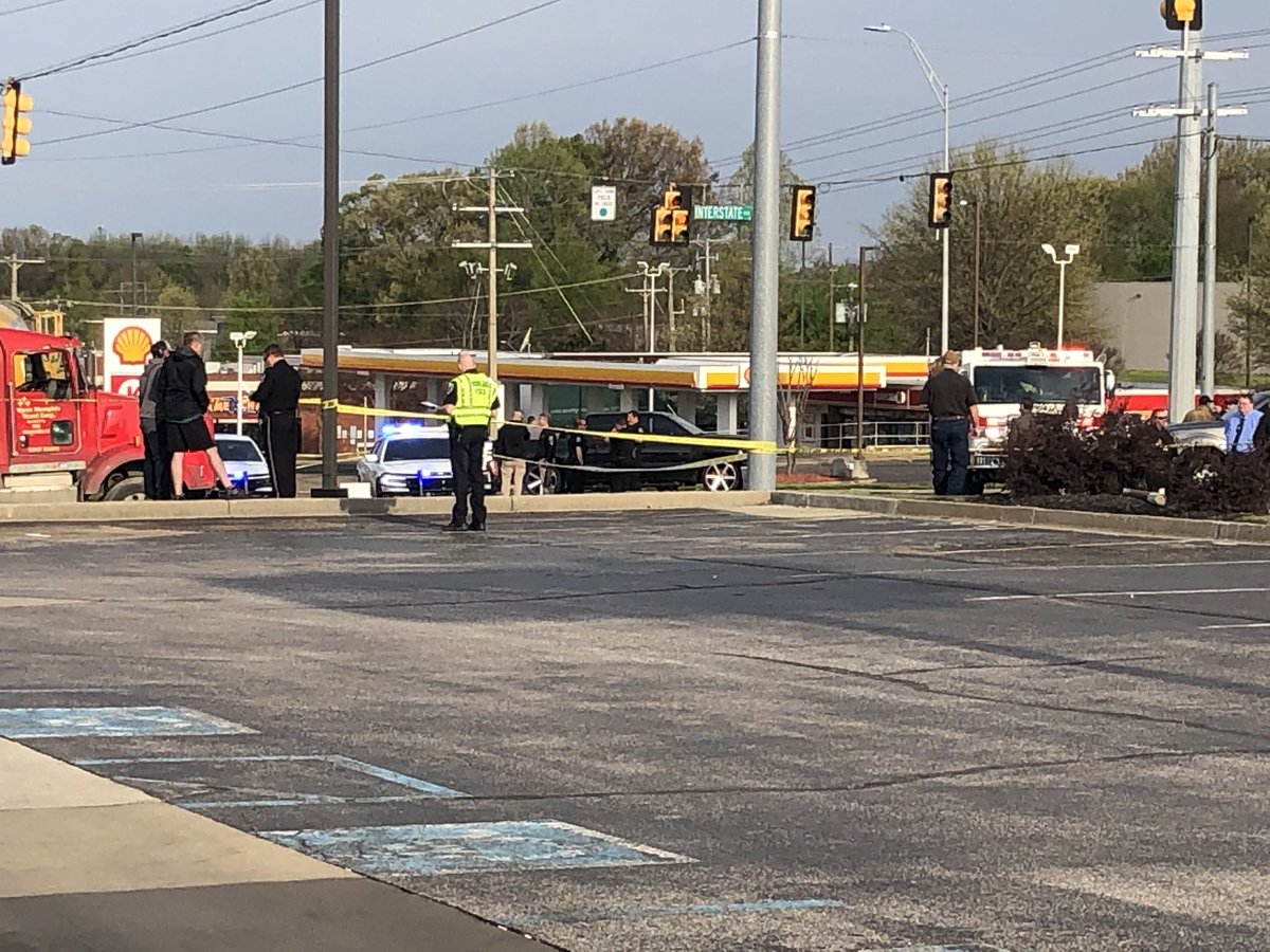 JeremypierreFOX's tweet image. Officer involved shooting in Southaven involving Desoto County Deputies. The man who got shot was driving a cement truck. Police the driver was involved in a hit and run in Tunica. The driver made his way to Desoto County hitting several cars and threatening to kill people.