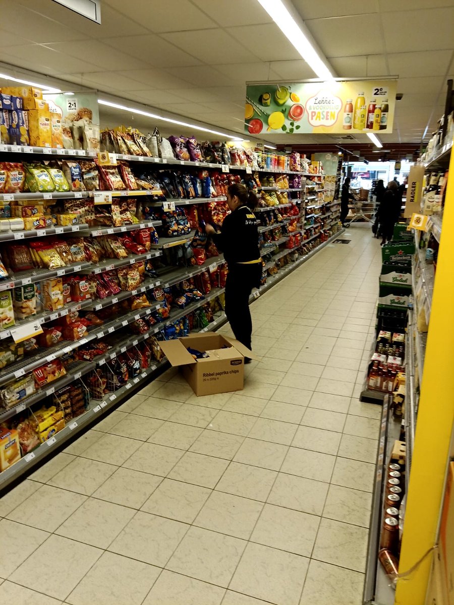 Cliënt Esther werkt bij <a href="/JumboSupermarkt/">Jumbo Supermarkten</a>. Ze heeft een cruciaal beroep, kan voldoen aan de richtlijnen van #Frion en mag nu dus werken. En dat doet ze goed!

‘Ik ben blij dat ik met voorraden aanvullen iets voor anderen kan doen.' Lees Esthers verhaal:  bit.ly/39B8UvC