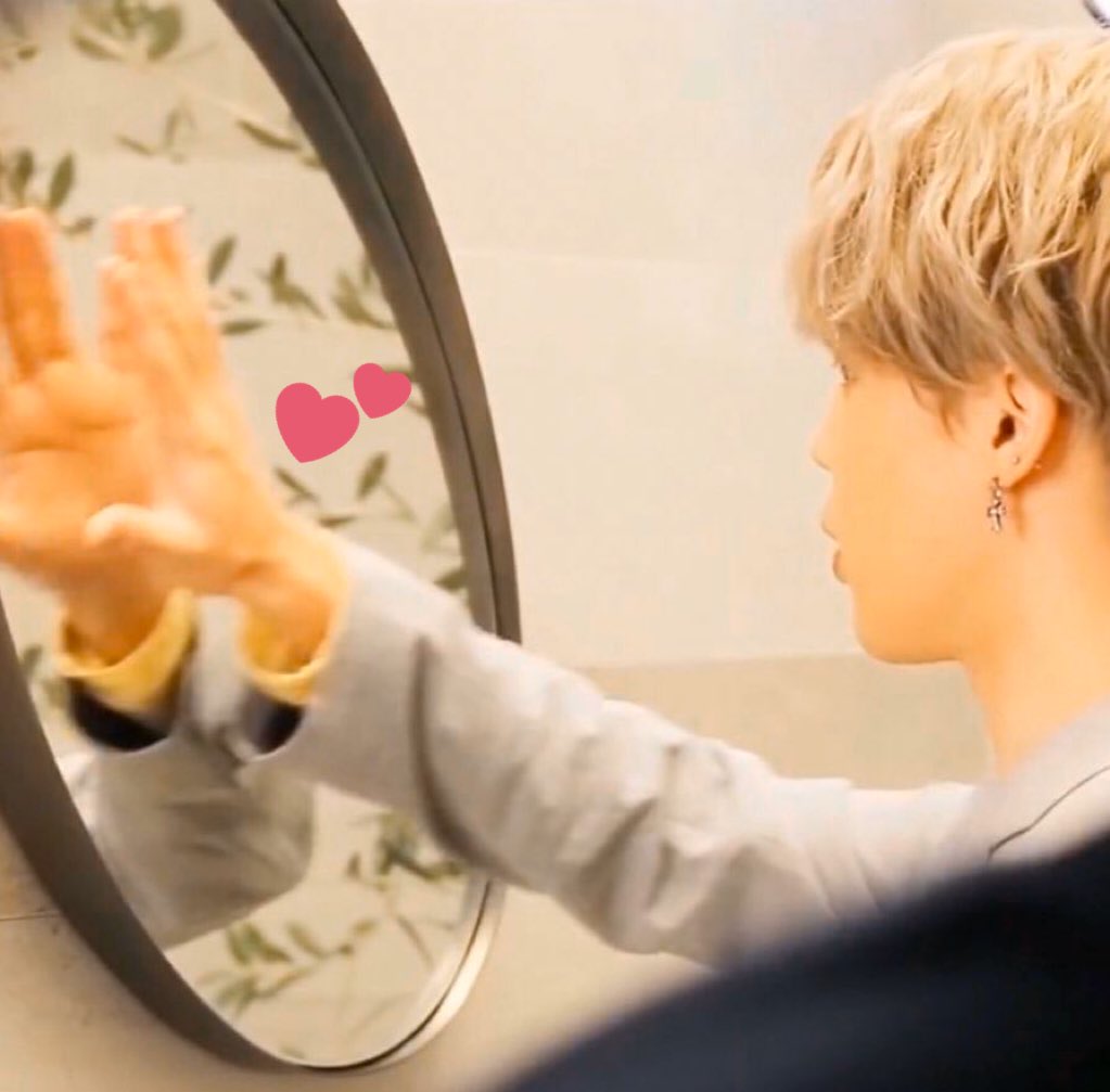 honeymanggae's tweet photo. #지민 #JIMIN @BTS_twt 
전생을 보여주는 거울
👦🏻거울아,거울아, 전생을 보여줘
🐱냐아아아아옹냐냥〰️ https://t.co/3eI5LXjFLP