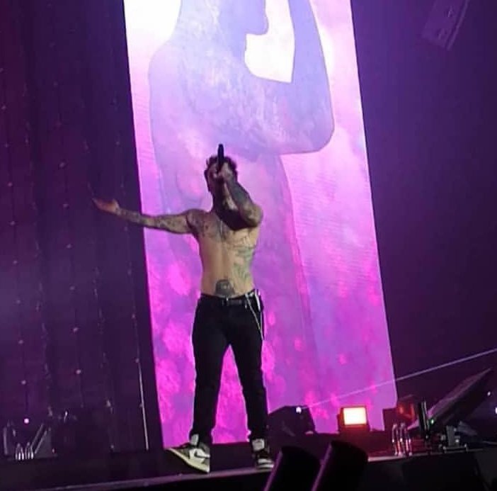 _novabb's tweet photo. Un anno fa❤️ @Fedez @FANCLUBFEDEZ
#paranoiaairlines #acireale #meetandgreet https://t.co/f4hGPdhubw