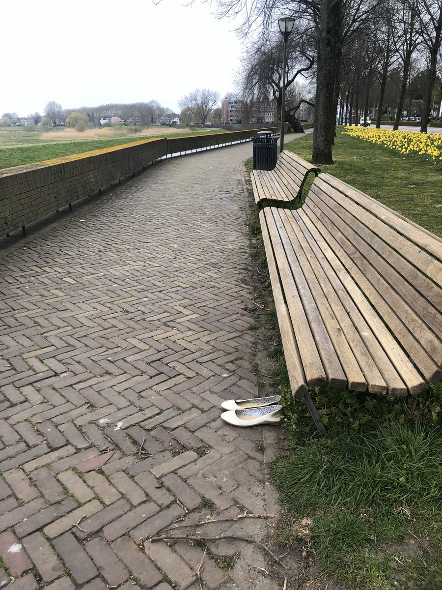 eef70's tweet photo. Zoveel vragen hierbij! Een antwoord heb ik: maat 41... #shertogenbosch #alongmyway https://t.co/lHLHLhQDqZ