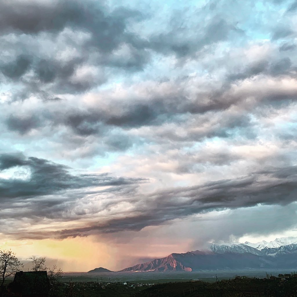 Gaamuk's tweet photo. After rain
#nature #rain #mountain #sky #takhtesoleyman #shotoniphone #iphonography #srinagar #kashmir #viewfromhome #naturelovers #kasheer https://t.co/YbhApjnlRY