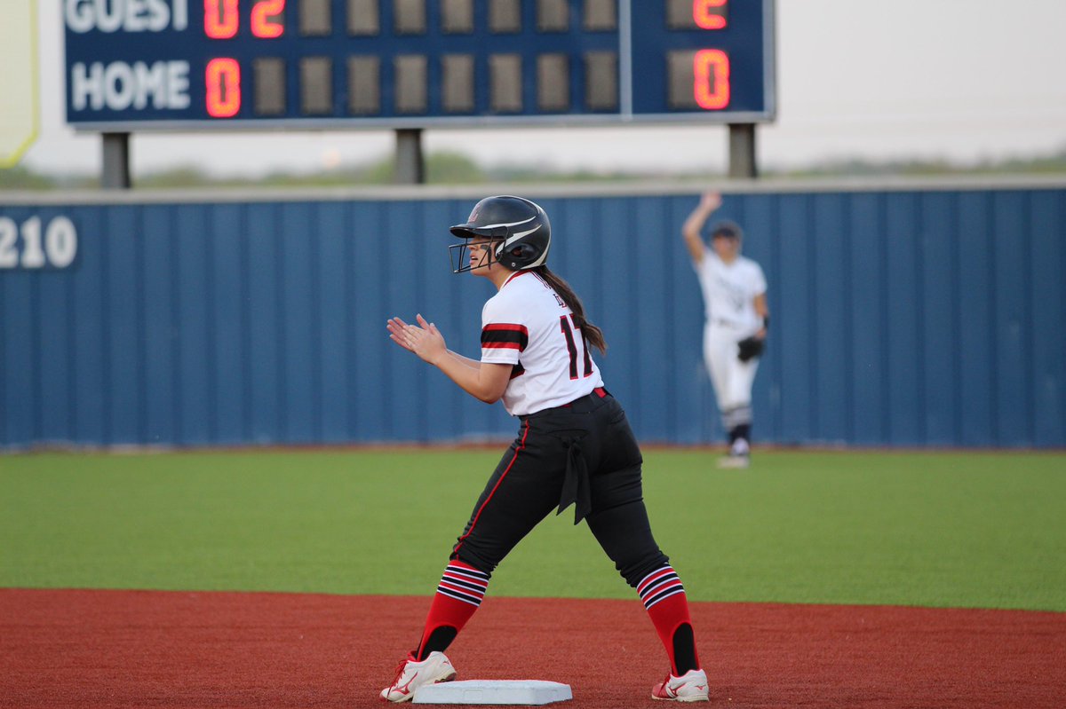 Our 4th {Senior Spotlight} honors OF/UTL Grace Nguyen!👏🏼🌟
Grace is our selfless, multi-talented leader who shines on &amp; off the field. She truly embodies the values of our program &amp; works diligently at her craft. Grace is attending OU in the fall &amp; we couldn’t be more proud!❤️