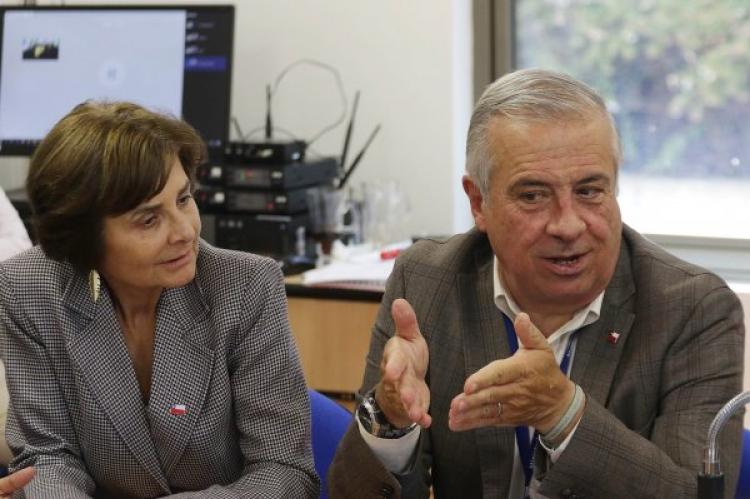 En medio de escasez de insumos para personal médico: Subsecretaría de Salud Pública contrató asesoría comunicacional por $400 millones ▶ bit.ly/2R4CQtK