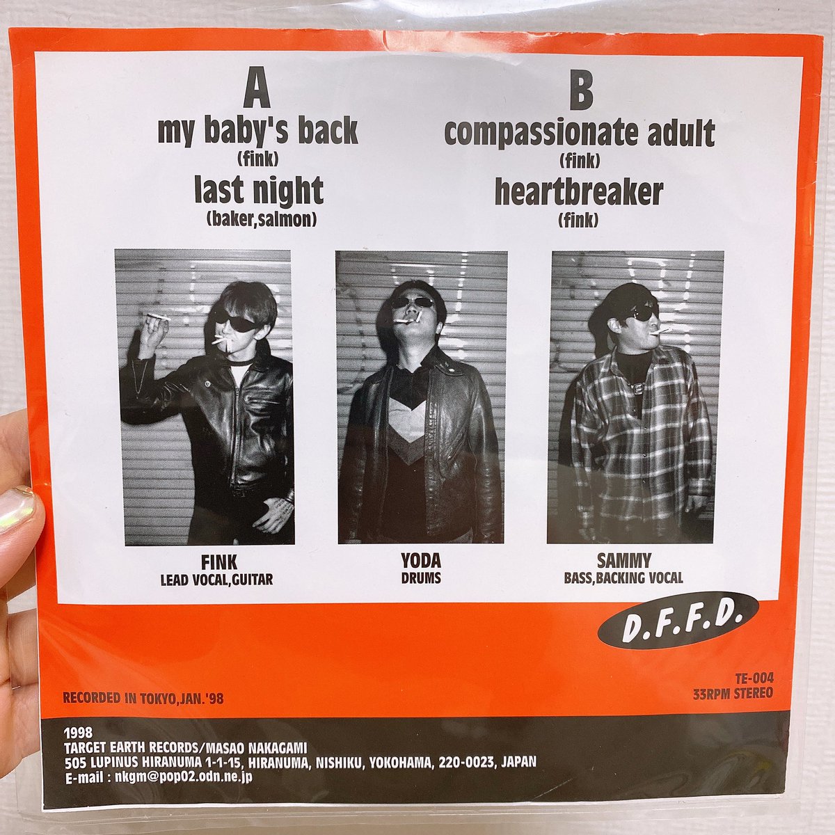 Rumi_1212's tweet photo. THE RAYDIOSの7"出してきて、
さっきのFirestaterと“My Baby's Back”聴き比べ🎶

曲自体が良いので、どちらも良き🥰
最高！！

#theraydios
#firestater
#targetearthrecords
#records
#vinylcollection https://t.co/B7vOCWlvBG